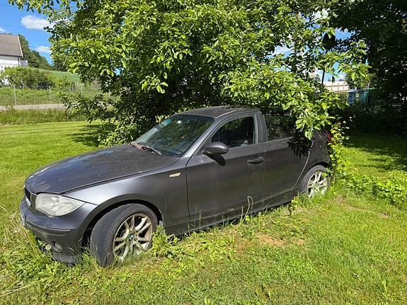 BMW 116i 2 of 5
