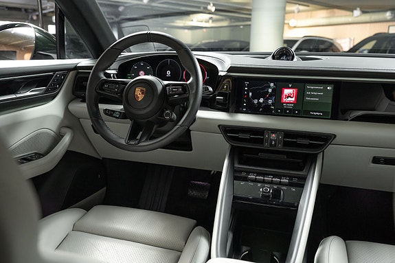 Porsche Macan 25 of 30