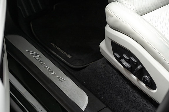 Porsche Macan 16 of 30