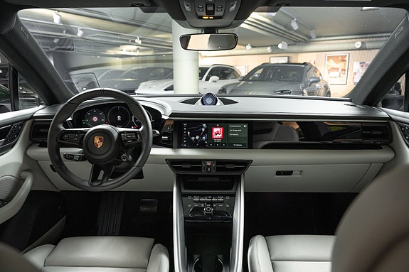 Porsche Macan 20 of 30
