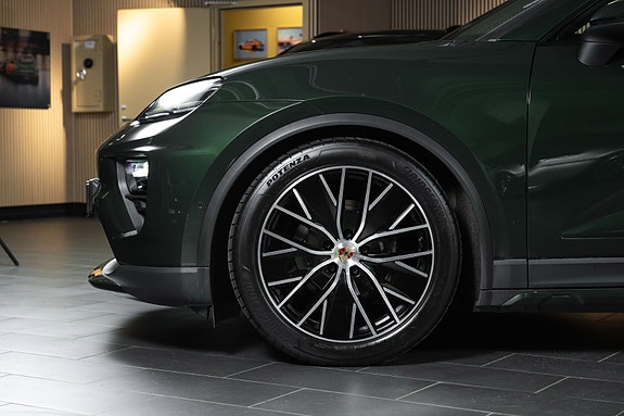 Porsche Macan 7 of 30