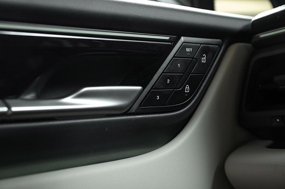 Porsche Macan 14 of 30