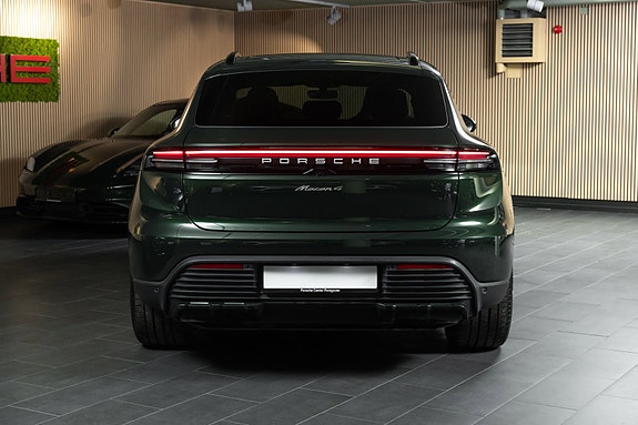 Porsche Macan 4 of 30