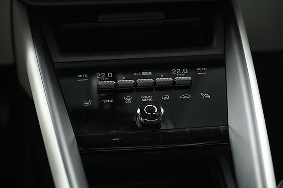 Porsche Macan 26 of 30