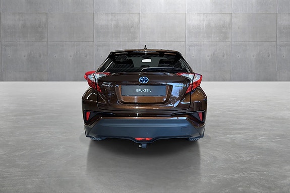 Toyota C-HR 4 of 5