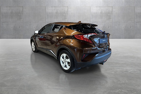 Toyota C-HR 3 of 5