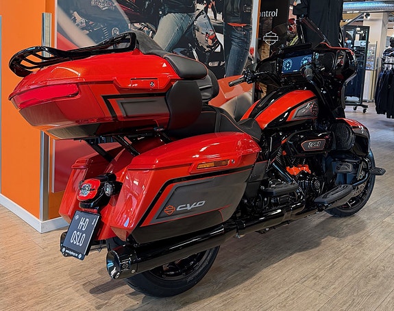 Harley-Davidson FLHXLSE Street Glide Limited CVO 3 of 5
