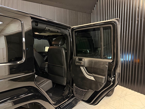 Jeep Wrangler 24 of 30