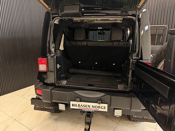 Jeep Wrangler 21 of 30
