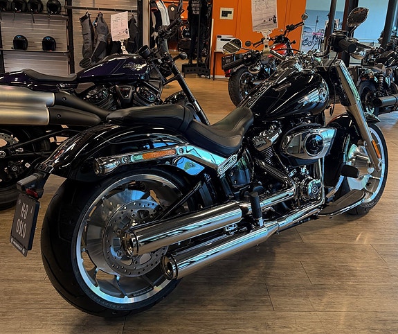 Harley-Davidson FLFB Fat Boy 3 of 5