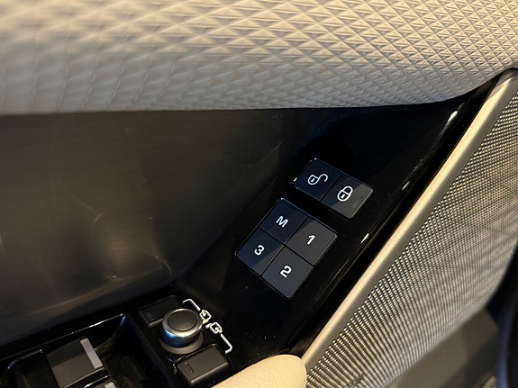Land Rover Range Rover Velar 13 of 30