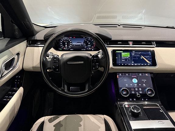 Land Rover Range Rover Velar 16 of 30