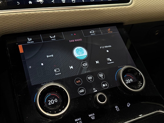 Land Rover Range Rover Velar 23 of 30