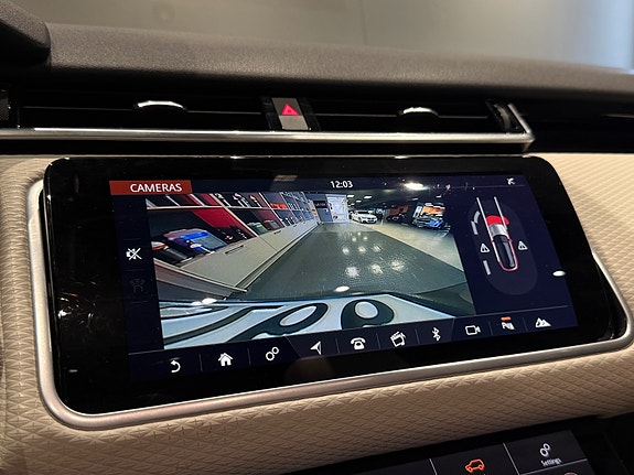 Land Rover Range Rover Velar 28 of 30