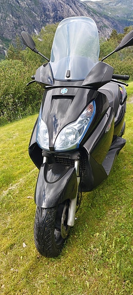 Piaggio X7 Urban Energy 3 of 5