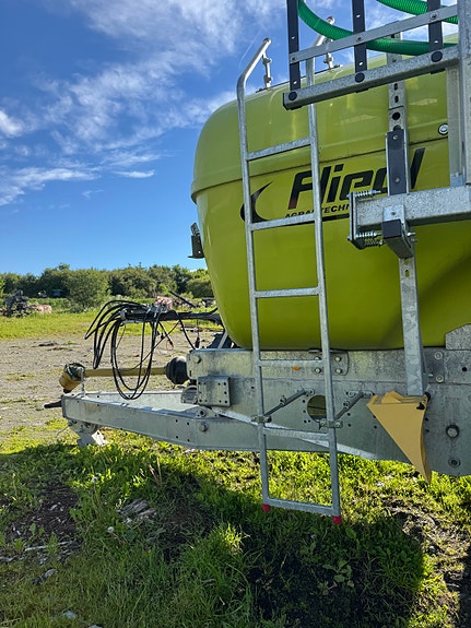 NY FLIEGL POLYLINE 11000, 750 DEKK, MEDSVINGENDE BAKAKSEL & 12 METER NEDFELLER 11 of 23