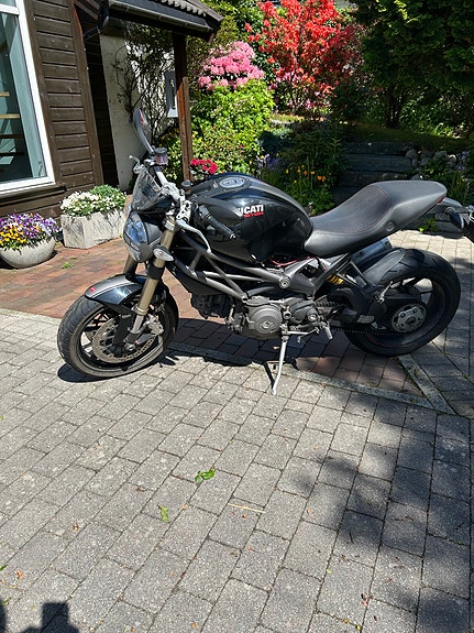 Ducati Monster 1100 5 of 5