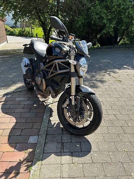 Ducati Monster 1100 3 of 5