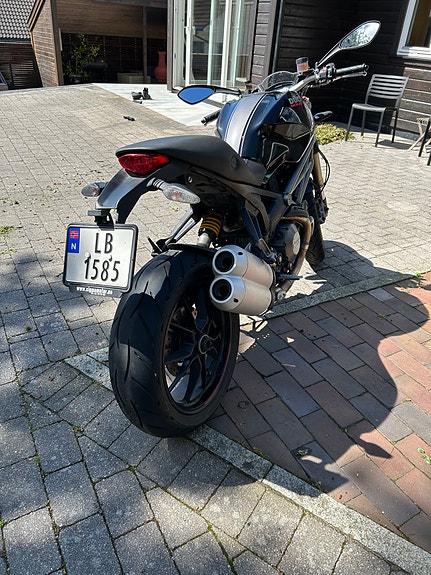 Ducati Monster 1100 2 of 5