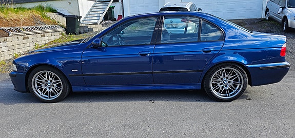 BMW M5 3 of 5