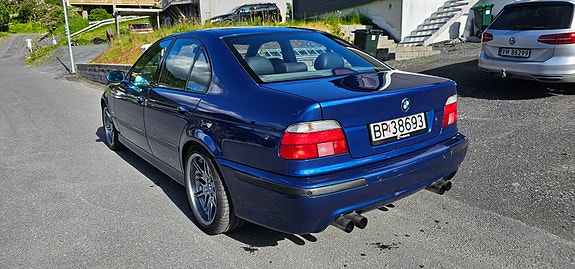 BMW M5 2 of 5