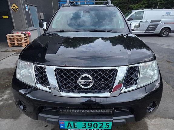 Nissan Navara 2 of 5