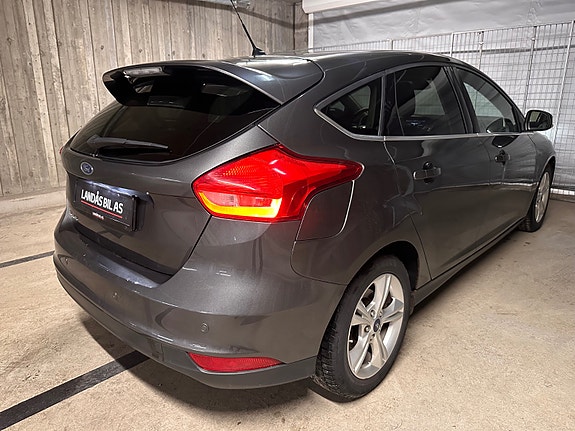 Ford Focus 12 of 30