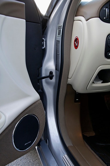 Jaguar XJ 18 of 30