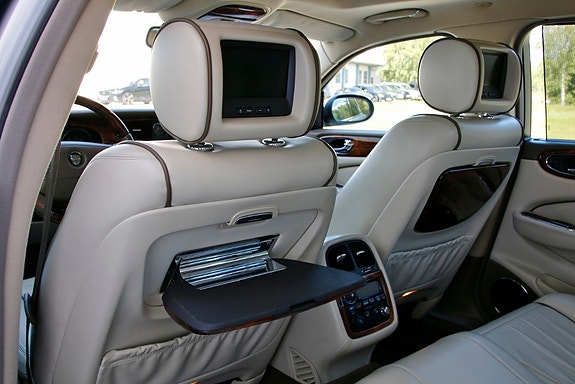 Jaguar XJ 30 of 30