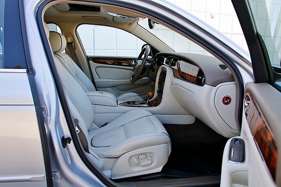 Jaguar XJ 8 of 30