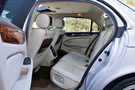 Jaguar XJ 7 of 30
