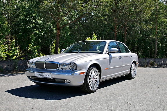 Jaguar XJ 4 of 30