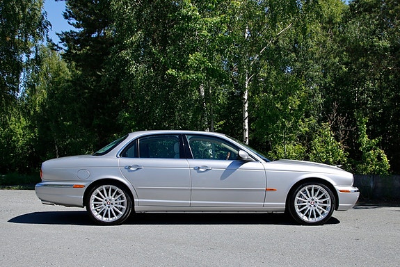 Jaguar XJ 3 of 30