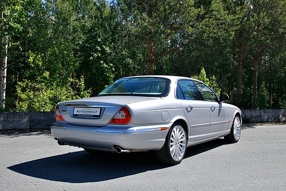 Jaguar XJ 5 of 30