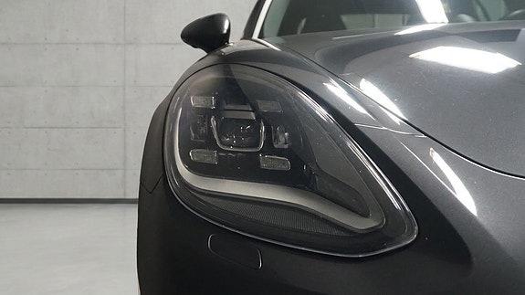 Porsche Panamera 4 4 of 5