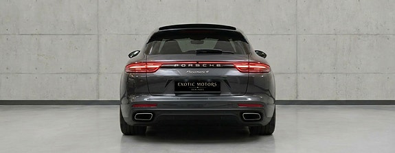 Porsche Panamera 4 3 of 5