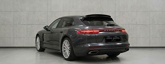Porsche Panamera 4 2 of 5