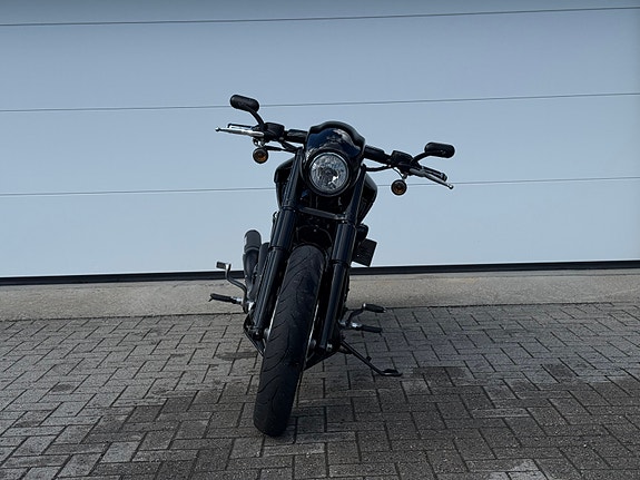 Harley-Davidson VRSCDX Night Rod Special 5 of 11