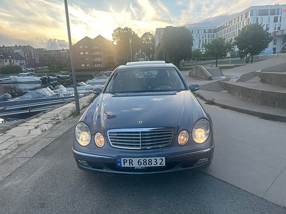 Mercedes-Benz E220 10 of 21