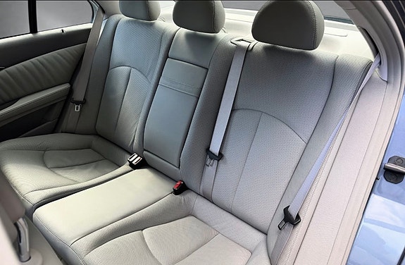 Mercedes-Benz E220 15 of 21