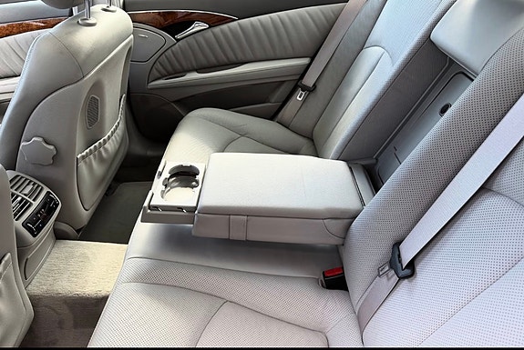 Mercedes-Benz E220 14 of 21