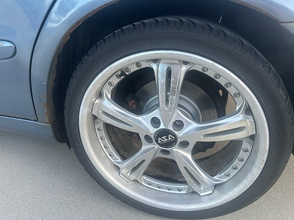 Mercedes-Benz E220 4 of 21