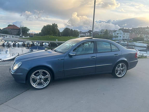 Mercedes-Benz E220 11 of 21