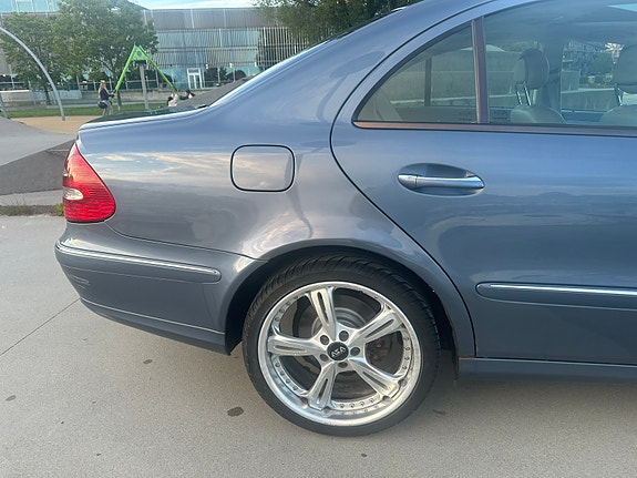 Mercedes-Benz E220 9 of 21