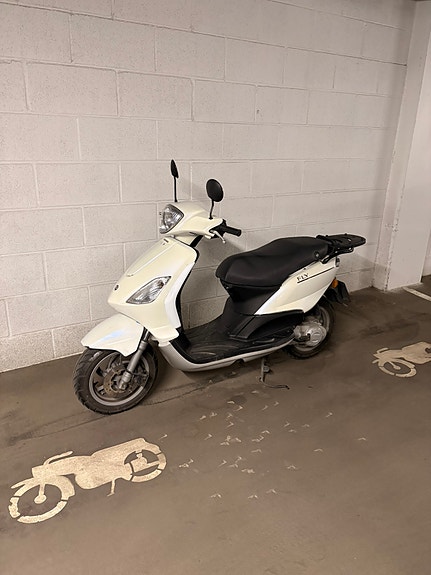 Piaggio Fly 50 2T 2 of 4