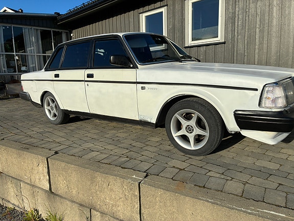 Volvo 240 5 of 5