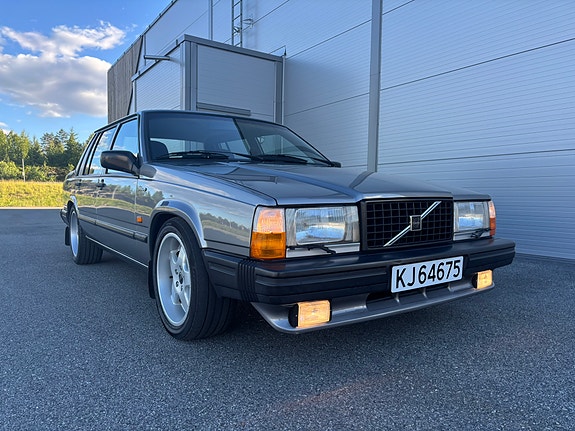 Volvo 740 3 of 5
