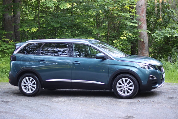 Peugeot 5008 2 of 5