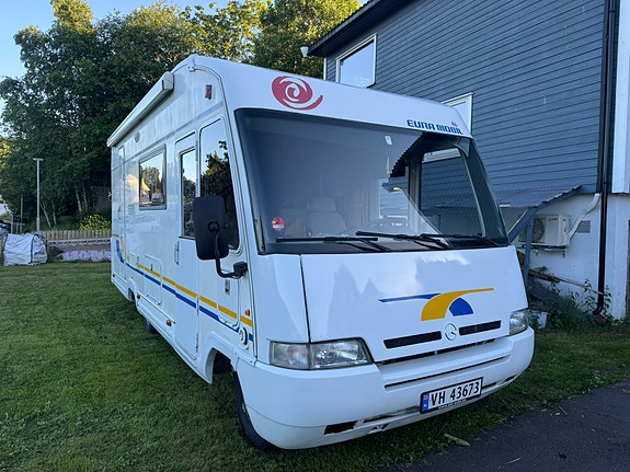 Eura Mobil 656is 2 of 5