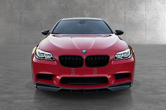 BMW M5 2 of 5